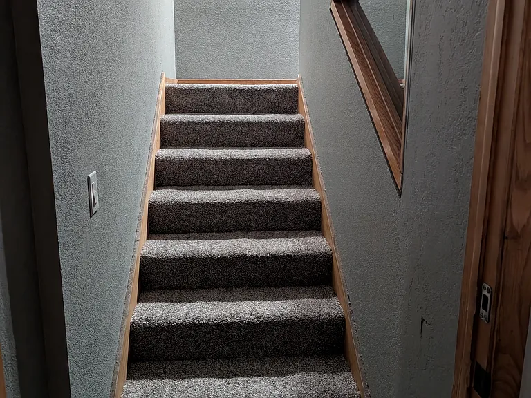 689 Center Cir #B — Photo 8