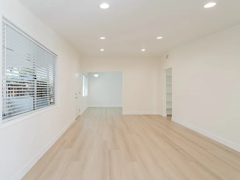 16400 Donmetz St — Photo 5