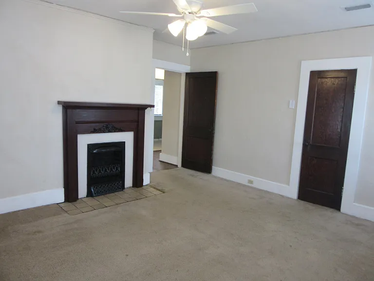 207 E Ann St — Photo 20