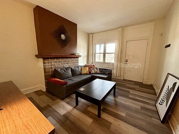 5th image of 320 Greenfield Ave