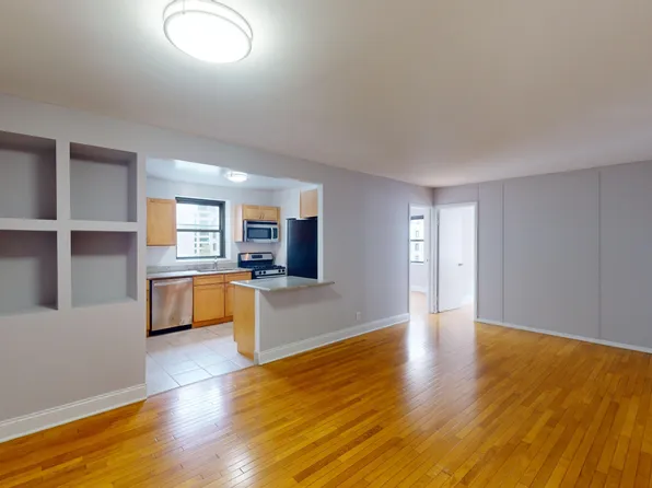 301 East 47th Street image 1 of 14