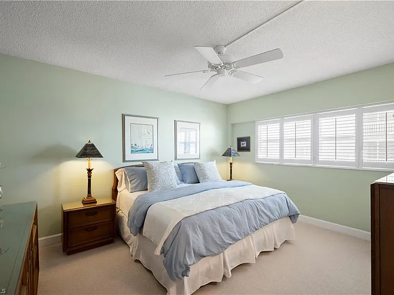 1977 Gulf Shore Blvd N #401 — Photo 15