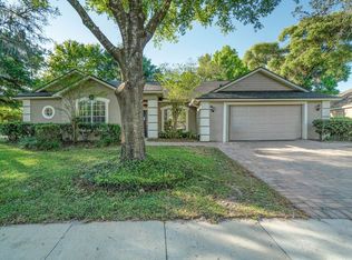 581 Majestic Oak Dr, Apopka, FL 32712
