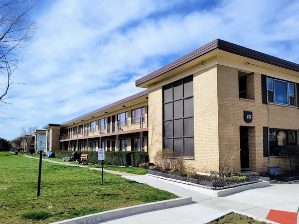 15 King Arthur Ct APT 14, Northlake, IL 60164