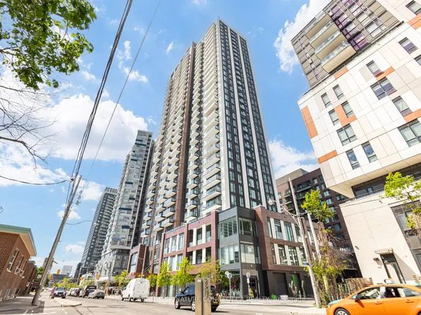 130 River St #1307, Toronto, ON M5A 0R8