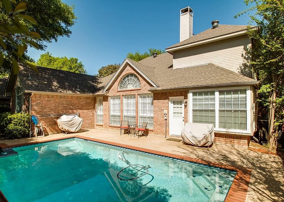2nd image of 2813 Lakehollow Ln