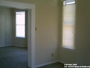4th image of 418 Warren St #2