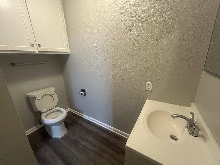 Oakridge Apts — Photo 9