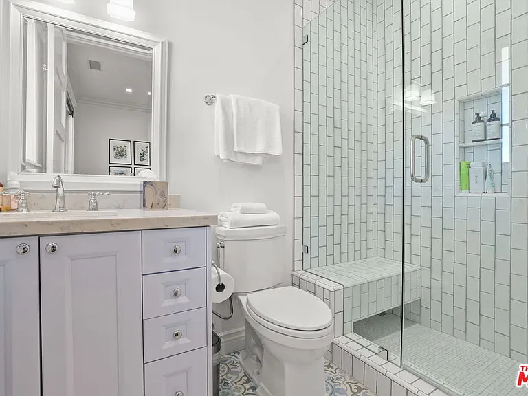 832 Las Lomas Ave — Photo 20