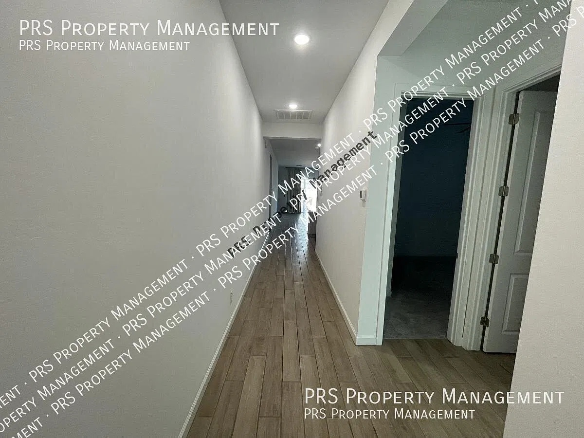 4 bed, 2123 sqft, $2,900 — Photo 3