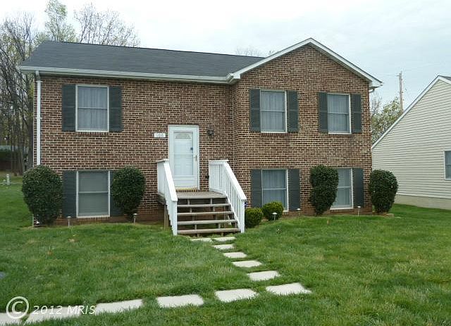 1st image of 106 Falcon Ct