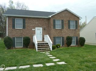 106 Falcon Ct, Stephens City, VA 22655