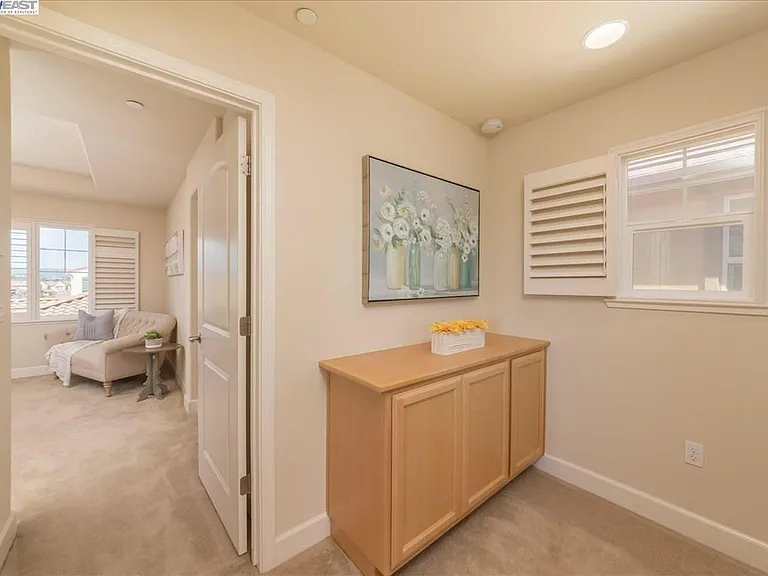 486 Selby Ln — Photo 20