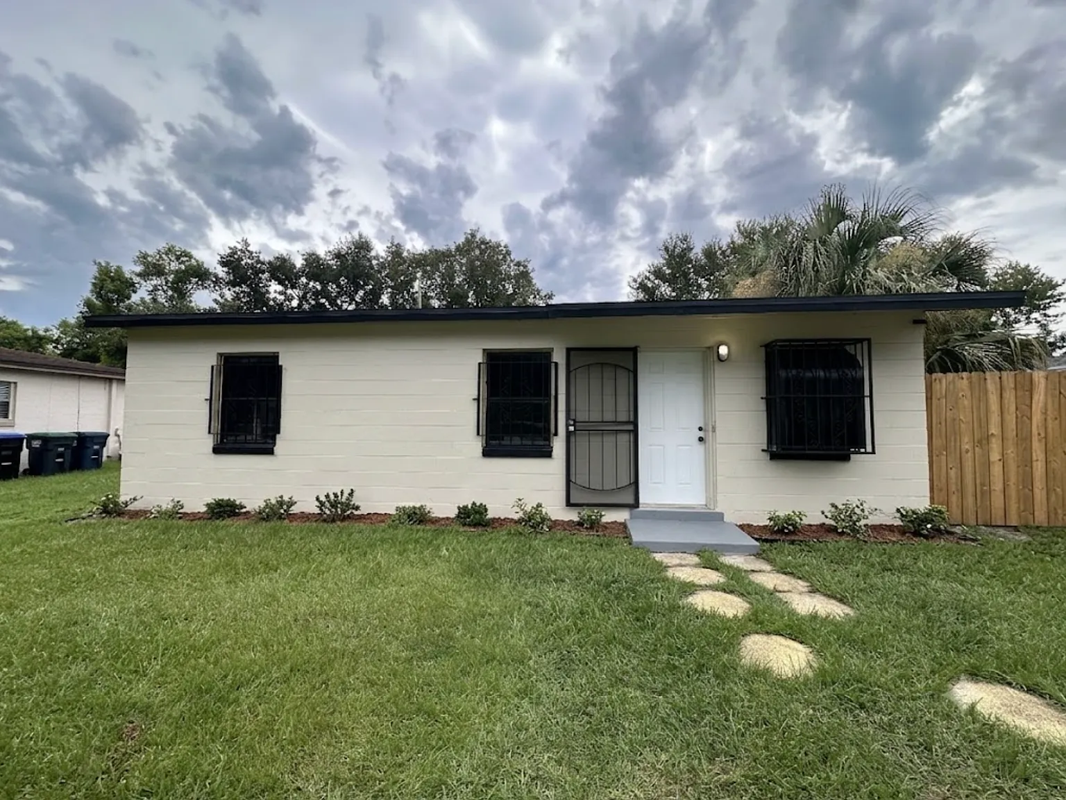 3 bed, 1010 sqft, $1,550 — Photo 1