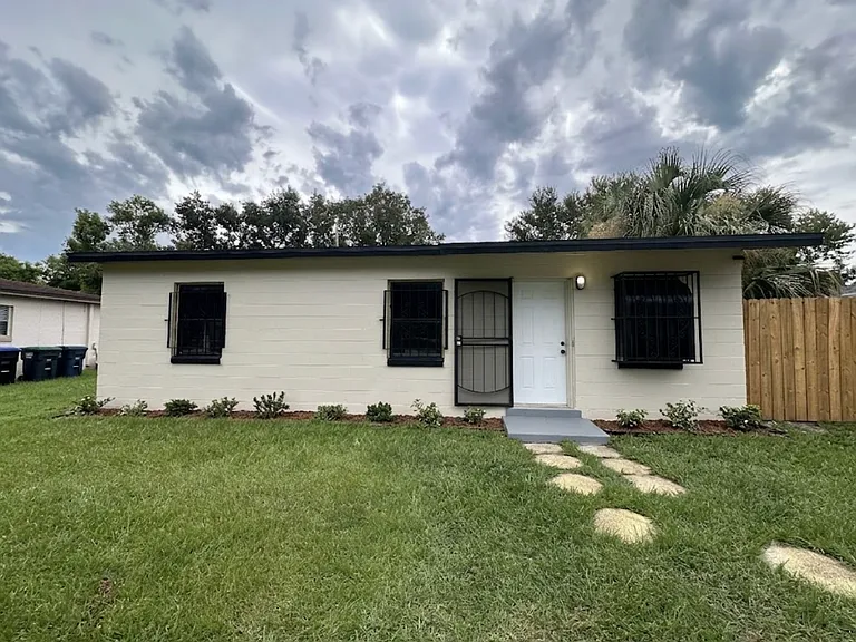 5016 Manduria St — Photo 1
