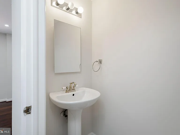 6324 Lightburn Ct — Photo 13
