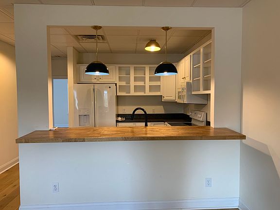 5th image of 1315 Enterprise Dr APT B