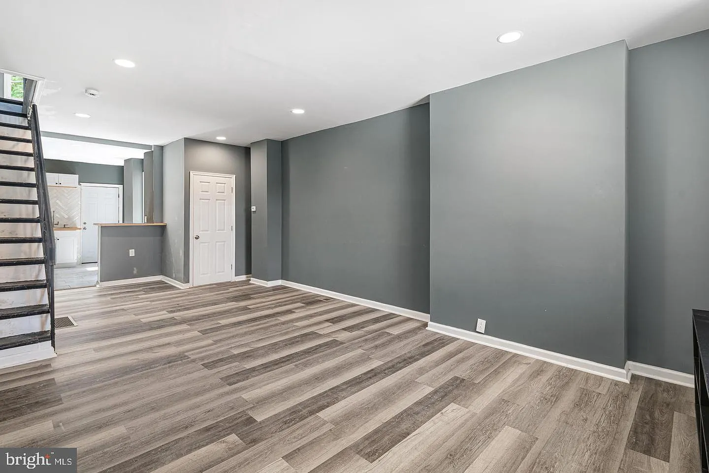 3 bed, 1.5 bath, 984 sqft, $1,700 — Photo 2