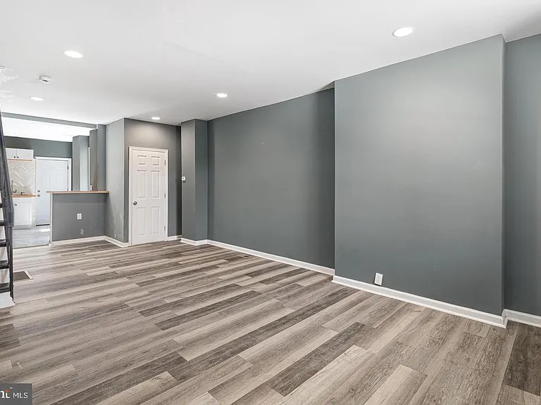 1307 S Hanson St — Photo 2