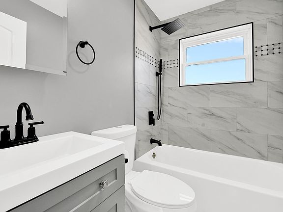 5th image of 15119 Evers St