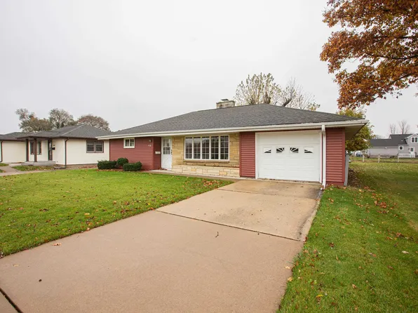 418 E Clay St, Cuba City, WI 53807