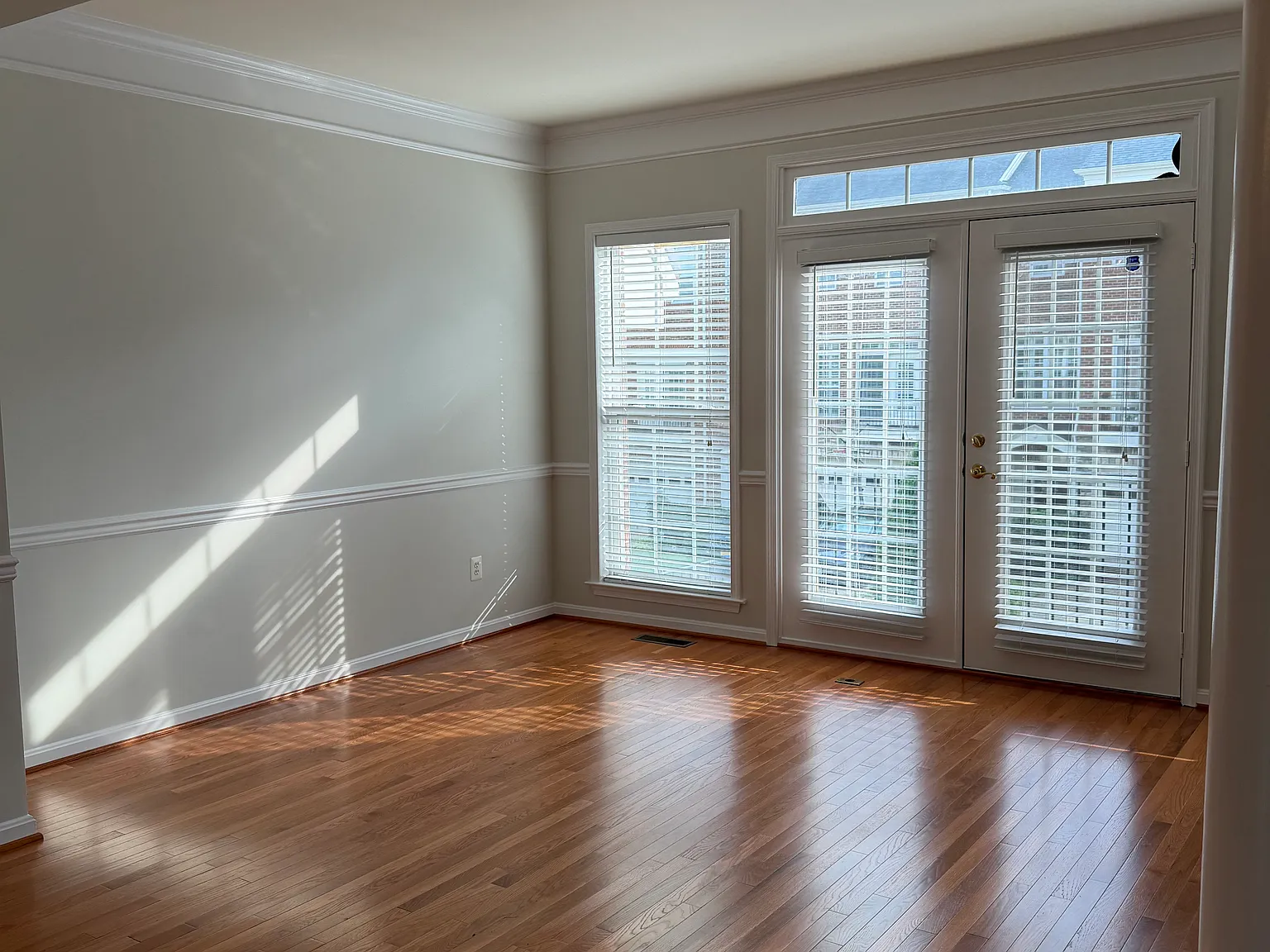 3 bed, 3.5 bath, 2451 sqft, $3,500 — Photo 3