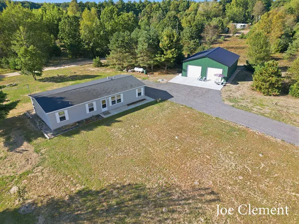 5600 S Limbaugh Ln, Fremont, MI 49412