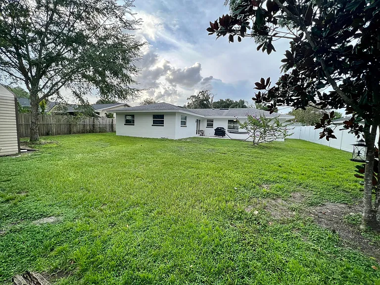 322 Sabinal St — Photo 18