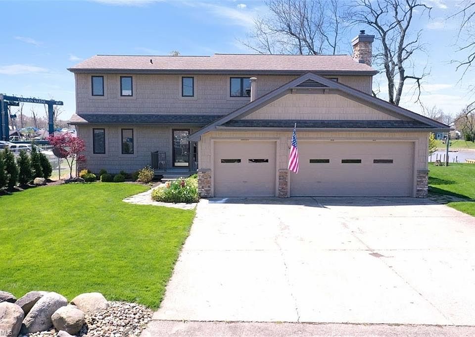 1st image of 224 E Island Dr