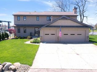 224 E Island Dr, Eastlake, OH 44095