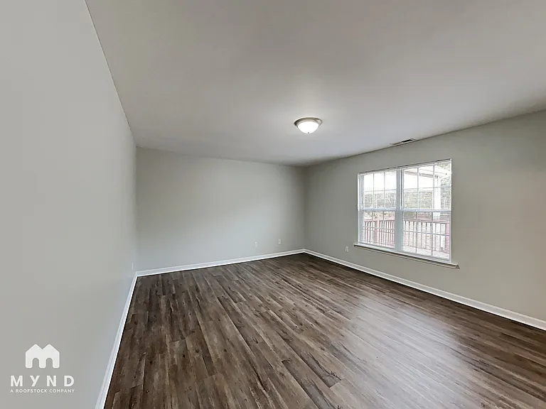 345 E Village Dr — Photo 7