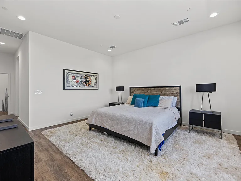 815 Gilsum Ct — Photo 16