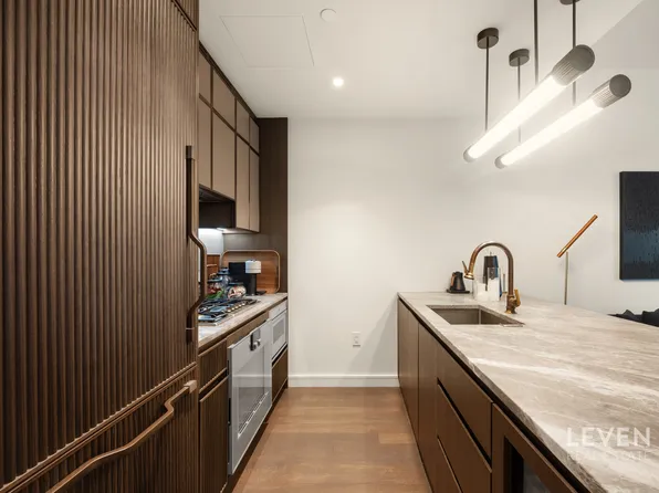 515 West 18th Street image 2 of 11