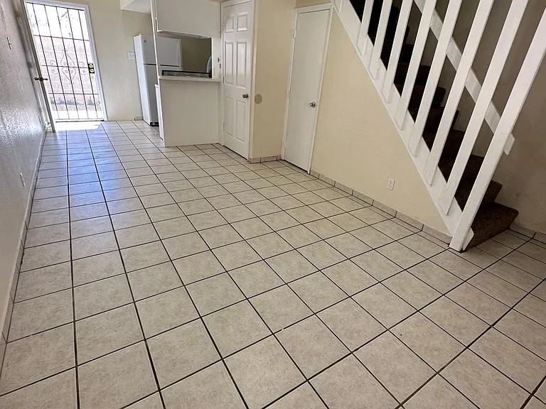 Spacious Townhomes near Fairgrounds — Photo 14