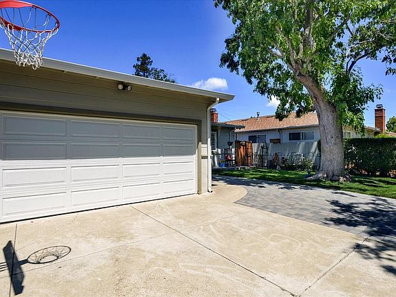3rd image of 947 7th Ave