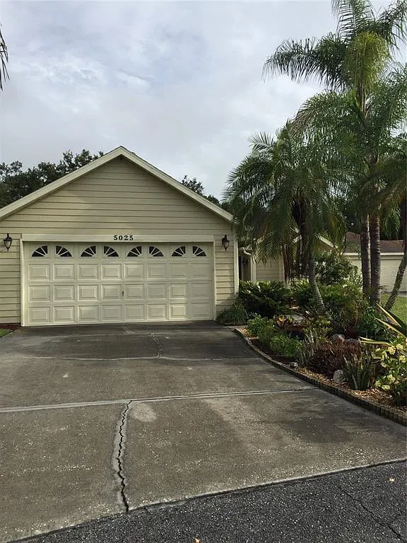 3 bed, 2.0 bath, 1321 sqft, $2,000 — Photo 1