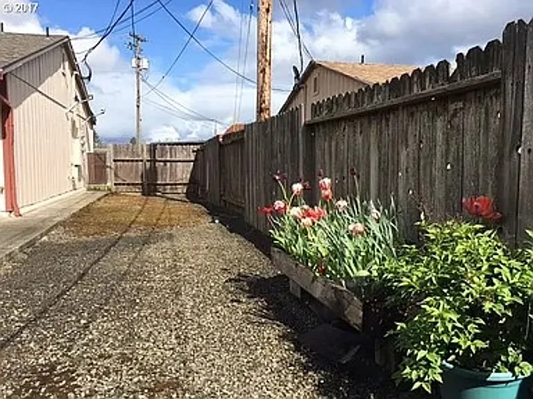 400-402 406 #408-410-412 — Photo 6