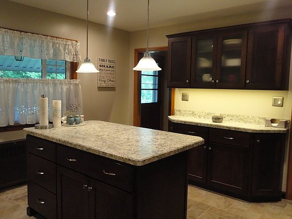 4th image of 204 Woodland Dr