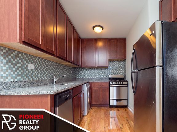5th image of 554 W Arlington Pl #604
