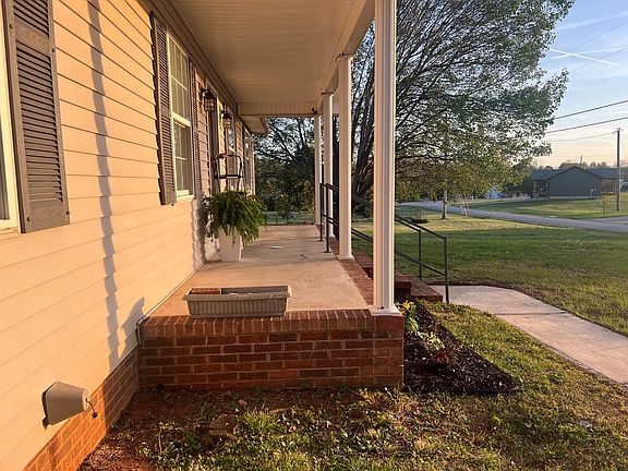 3rd image of 885 Frank Anderson Rd