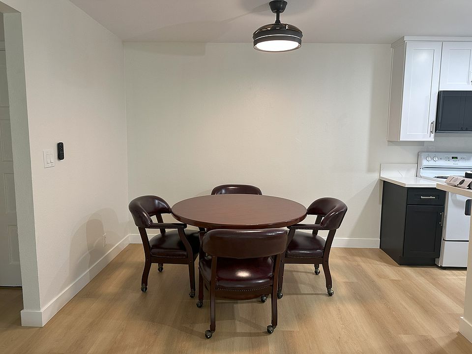 Dining room.