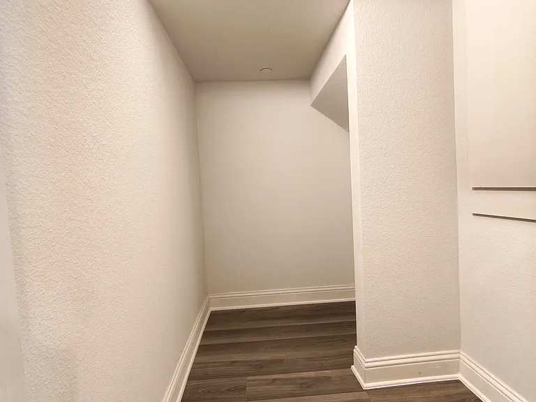 6825 Andrew Dr — Photo 7