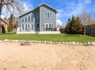 415 Lakeview Ave, Twin Lakes, WI 53181
