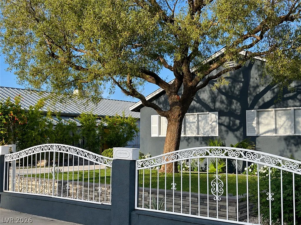 4 bed, 1260 sqft, $2,920 — Photo 2
