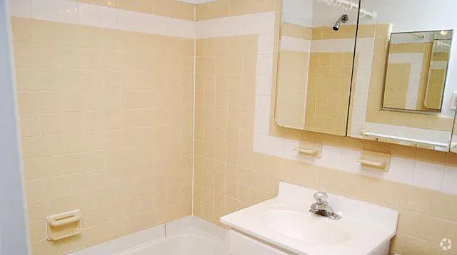 Marina Park Apartments — Photo 4