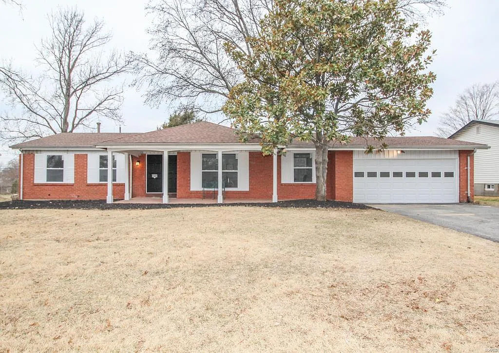 1445 Orchard Lakes Dr photo 1