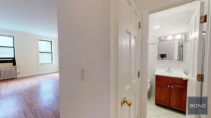 Rented by Bond New York | media 67