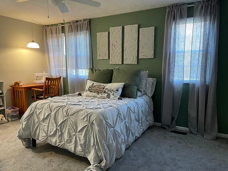 Secondary bedroom