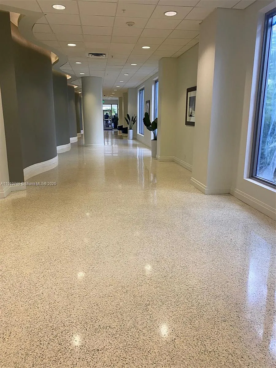 Building Photo - 4001 S Ocean Dr #14F