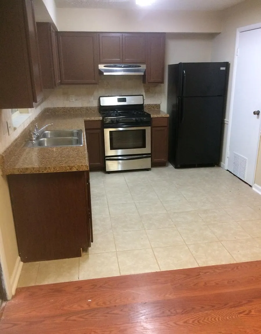 2 bed, 1700 sqft, $1,450 — Photo 2